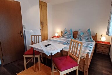 Bruderhof - Doppelzimmer 4, Dusche, WC, Balkon