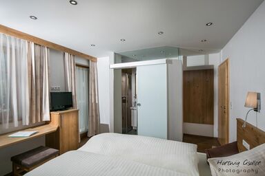 Haus Charlotte - Doppelzimmer mit Dusche Nr. 4