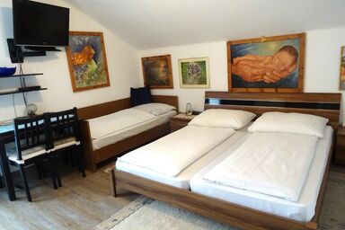 Haus Berger - Familienzimmer mit Dusche od. Bad, WC