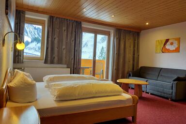 Pension Edelweiss Bischof KG - Familienzimmer mit Balkon