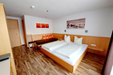 Hotel Garni Krumbach - Doppelzimmer C (Komfort im Parterre)