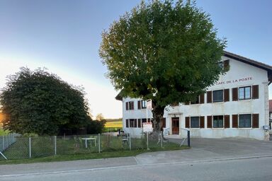 Appartements - Chez la Colette et Café de la Poste, (Les Enfers).