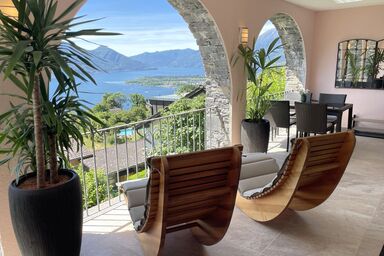 Stilvolles Appartement mit grosser, überdachter Terrasse und Weitblick auf den See