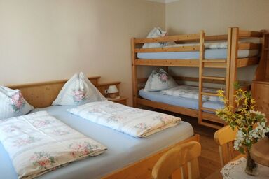 Urlaub am Moaserhof - Vierbettzimmer mit Hofblick