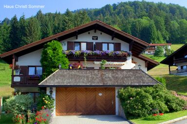 Haus Christl - Drei-Raum-Ferienwohnung Unterberg, 56 qm, Küche, Balkon, 2 Schlafzimmer, 2mal DU/WC