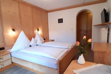 Knapphof - Vierbettzimmer 7 mit Dusche/WC