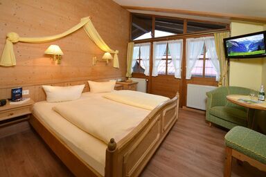 Sonnhof's Ferienresidenz - Familienzimmer mit Einzelbett im separaten Zimmer und Balkon für 2-3 Personen