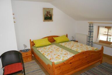 Lenzenhof, Familie Christian und Stefanie Spitzl - Doppelzimmer mit Zustellbett und Einzelzimmer (ab 4. Person), Etagen DU/WC auf Bauernhof