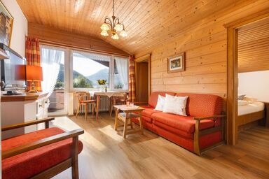 Schwabenbauernhof - Landhaus Pichler inkl. Chiemgaukarte - Fewo Zellerberg 40 qm, Balkon, Küche, WLAN, 1 Schlaf- und 1 Wohnschlafzimmer