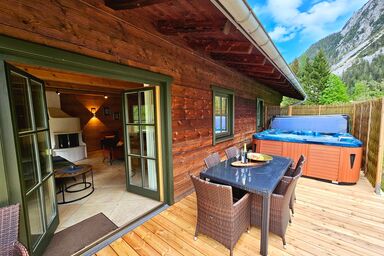 Alpenchalets & Suiten Beim Waicher inkl. Chiemgaukarte - Luxus Chalet Rauschberg, 115qm, 3 Schlafzimmer, Boxspringbetten, Terrasse mit Jacuzzi