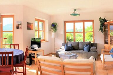Ferienwohnung Am Wundergraben inkl. Chiemgaukarte - Ferienwohnung 78qm, Terrasse, großzügige Küche, 2 Schlaf- und 1 Wohnschlafzimmer