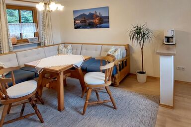 Gästehaus Oslhof Ferienwohnungen - Ferienwohnung Hoher Göll, 1-2 Personen, 55 qm, Balkon, Wohnküche mit Geschirrspüler, Schlafzimmer, TV, Terrasse + Balkon