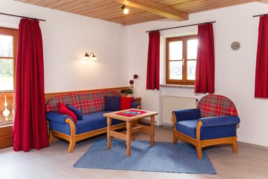 Ferienwohnungen Widdmoos inkl. Chiemgaukarte - Ferienwohnung 1, 52 qm, Balkon, Kochnische, 1 Schlafzimmer, 1 Wohnschlafzimmer