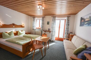 Gästehaus Hillebrand - Doppelzimmer Nr. 7 mit Dusche/WC; ohne Frühstück