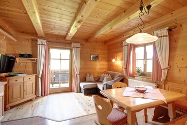 Gästehaus Hirschbichler - Chiemgau Karte - Ferienwohnung Kienberg für 2 Personen, 1 Schlafzimmer, Balkon, 38 qm, n. k.