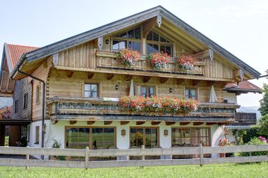 Gästehaus Hirschbichler - Chiemgau Karte - Ferienwohnung Rauschberg für 4 Personen, 2 Schlafzimmer, Balkon, 80 qm