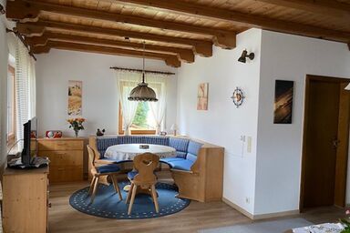 Ferienwohnung Deininger inkl. Chiemgaukarte - Ferienwohnung 1 40qm, Balk., Kochni., Wohnzimmer, 1 Wohnschlafz., max 2 P.