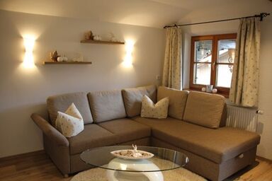 Ferienwohnungen Ortner-Hof inkl. Chiemgaukarte - Ferienwohnung Platzhirsch 50qm, 1 Schlafzimmer, Wohnzimmer., Balkon, WLAN, 2 P.