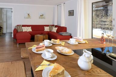 ChiemseeLeben - Ferienwohnung Geniessen für 2-8 Personen, 1. OG und DG, 4 Schlafzimmer, 2 Bäder, 128 qm, Terrasse