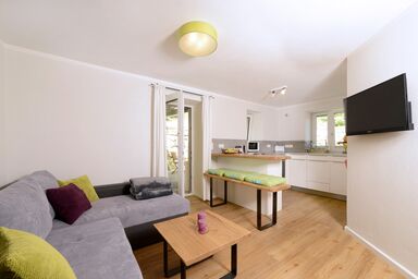 ChiemseeLeben - Ferienwohnung Leben für 2 Personen im EG, 30 qm, Wohnküche u. Schlafzimmer, Terrasse