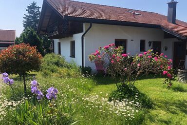 Seehäuschen - Waging Tettenhausen - Ferienwohnung mit Terrasse, Garten und Seeblick im EG, für 2 bis 3 Pers.