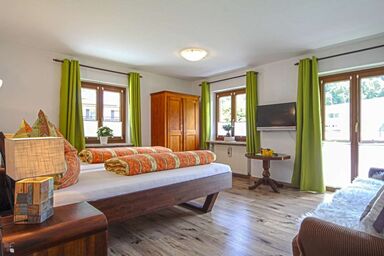 Gästehaus Weinrebe - Fewo Jenner, 2-4 Personen, Balkon, zwei separate Schlafzimmer, Balkon