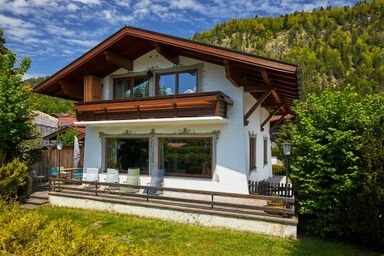 Haus Almrose - Ferienwohnung 150 qm mit Balkon