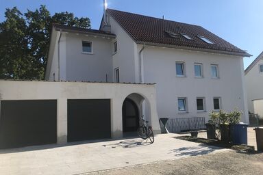 Ferienwohnung Asum Dasing - Wohnung Anika 1 - Helle FeWo mit 4 Schlafräumen, Platz für  6 Personen, Wohnraum, Küche un