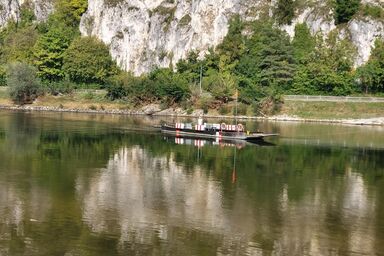 Ferienwohnung und Zimmer zum Donaublick - Ferienzimmer 1 mit Blick auf die Donau