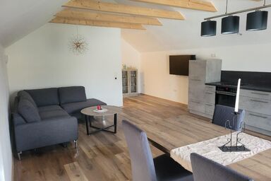 Ferienwohnung Schertel - Dorsbrunn - Urlaub in aufwendig sanierter OG-Wohnung