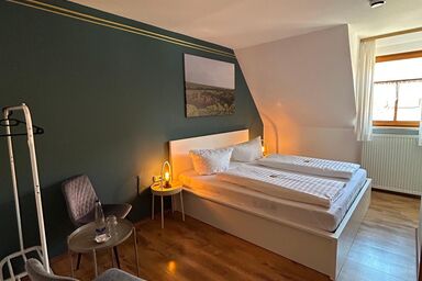 Streng's Weinstube - Doppelzimmer mit Doppelbett