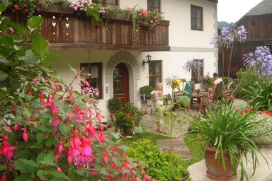 Blumenhof Elfi - Doppelzimmer Apfel + Balkon