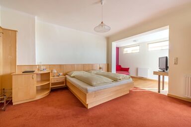 Postl's Hirschbirnhof - Nr. 3 Sonnenfenster