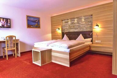 Haus Gisela - Doppelzimmer mit Balkon