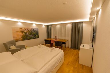 Olympia 54 # - 2-Bettwohnung, Dusche, WC