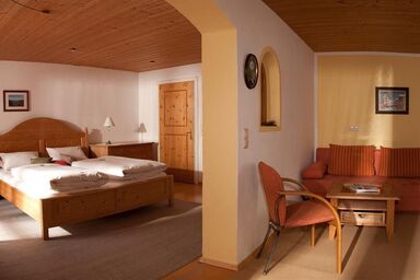 Gästehaus Christel Unruh - Doppelzimmer mit TV-Ecke  (Nr. 6)