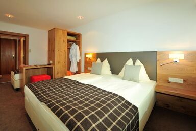 Hotel Gasthof Strasswirt - Dreibettzimmer mit Dusche, WC