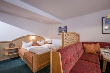 Ferienhof Auerhof - Josef und Martina Fuchs - Apartm."E"/Wohn-Schlafraum/Dusche, WC