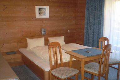 Pension Herzoggut - Dreibettzimmer mit Dusche, WC