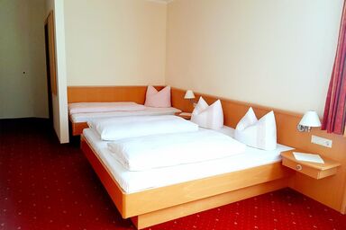 Hotel-Restaurant Gailberghöhe - Dreibettzimmer mit Dusche, WC