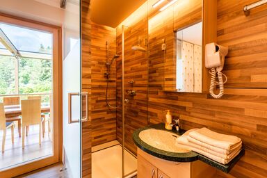 Haus Bergblick - Romantikzimmer "Birne" mit Wintergartenzugang