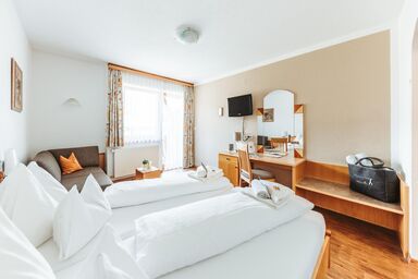 Regitnig - 4* Hotel & Chalets - Z-ZI-FIS26 Doppelzimmer 1-5 Nächte HP