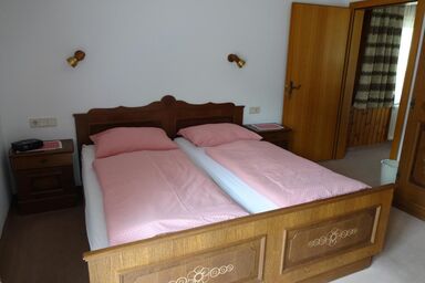 Pension Jägerheim - Doppelzimmer, Dusche, WC, West