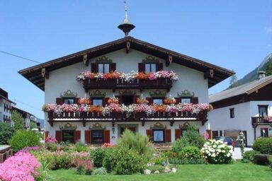 Landhaus Mayer - Vierbettzimmer mit Dusche und WC