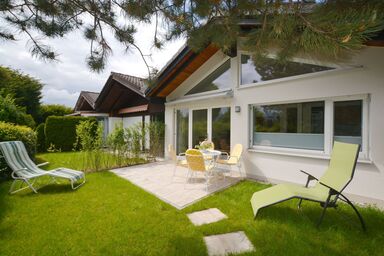 Haus Weitblick - Ferienhaus Weitblick - bietet neben einer ruhigen Gegend unweit des Naturschutzgebietes und des Chiemsees viele Wanderwege schon vom Objekt aus