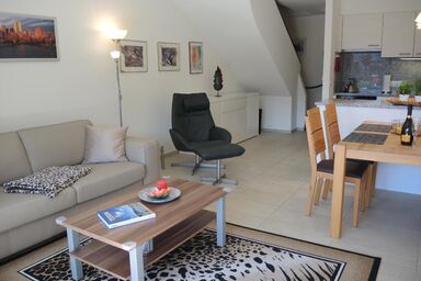 Duplex-Wohnung in gepflegter Residenz mit Gemeinschaftspool und Liegewiese