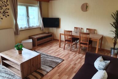 Geräumige Wohnung mit zwei Schlafzimmern und Balkon