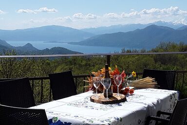 Villa mit geschlossenem Garten und schöner Aussicht