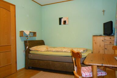 Weingut Zur Schlafmütze Fam. Parth - Einzelzimmer Schwaben (20qm) mit Fernseher und WLAN