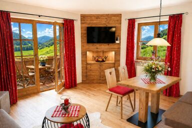 Gästehaus Schönfeld - Ferienwohnung Geigelstein  - Zwei-Raum-Wohnung 43m² mit Balkon und Bergblick